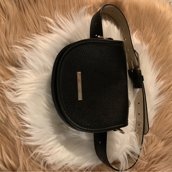 STEVE MADDEN BLACK FANNY PACK. - Picture 2 of 7